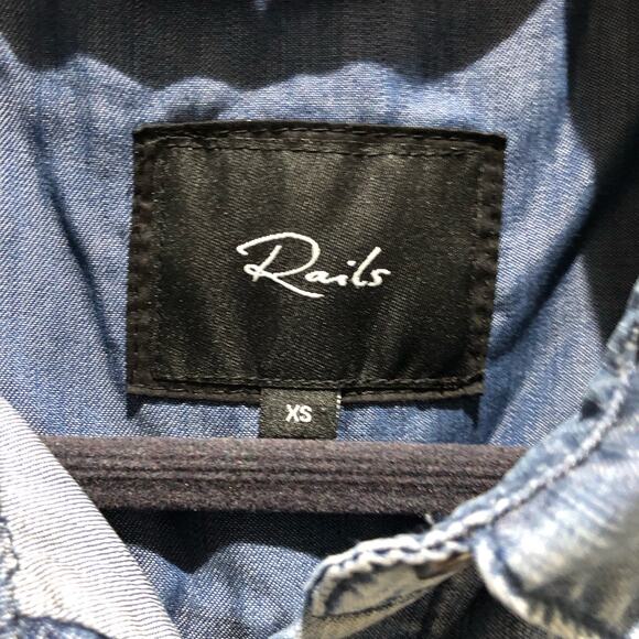 Rails Shirt Women's XS Courtney Chambray Button Down Raw Released Hem Blue - Picture 2 of 10